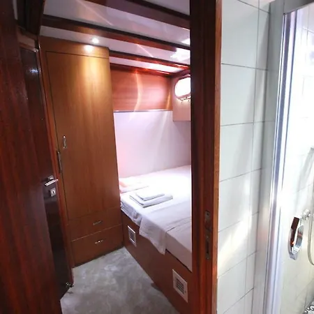 Albatros B Botel